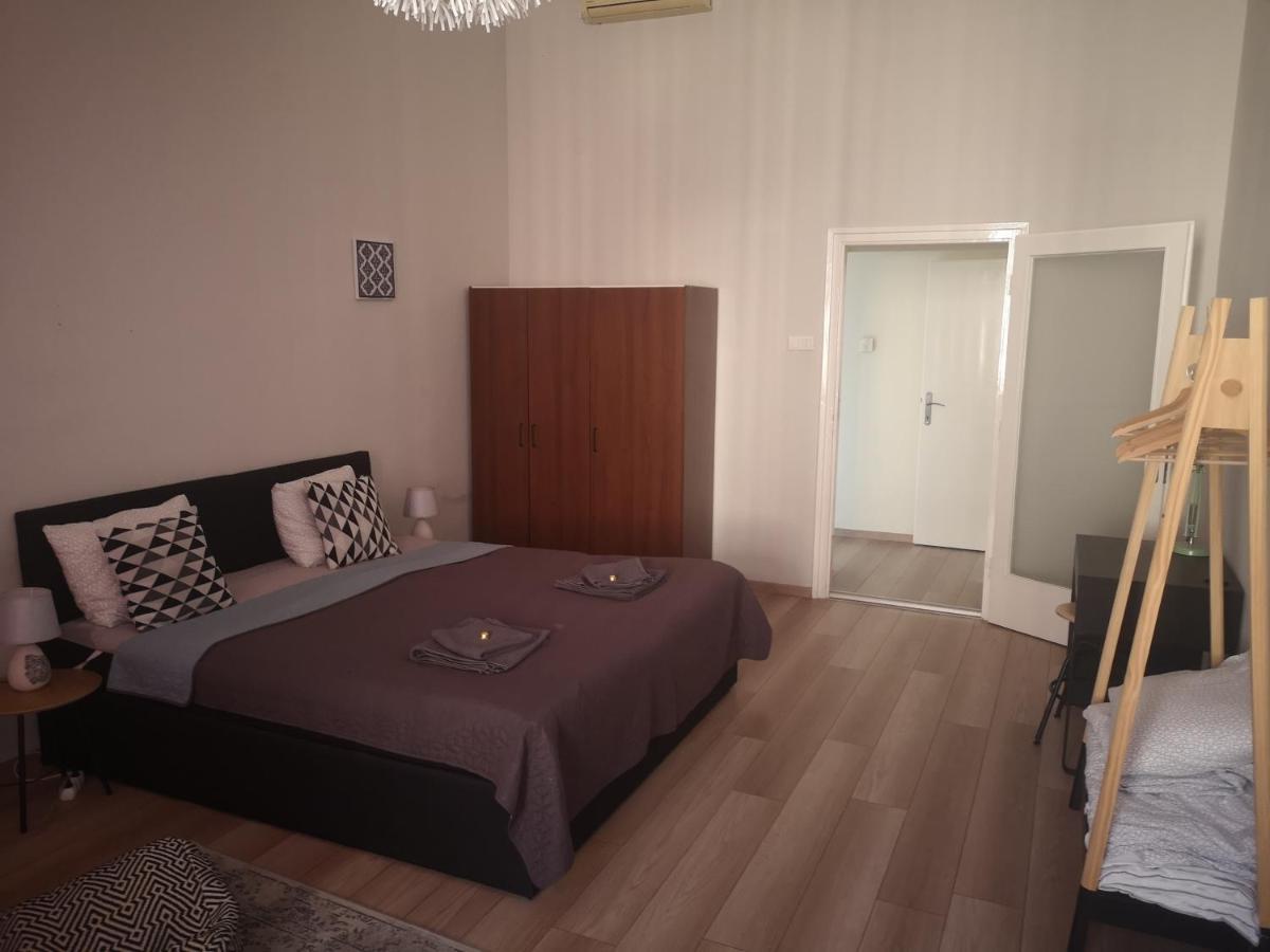 Palace - Belvarosi Apartman Eger Eksteriør billede