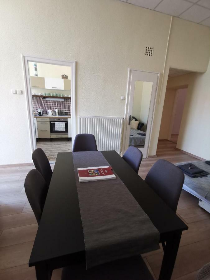 Palace - Belvarosi Apartman Eger Eksteriør billede
